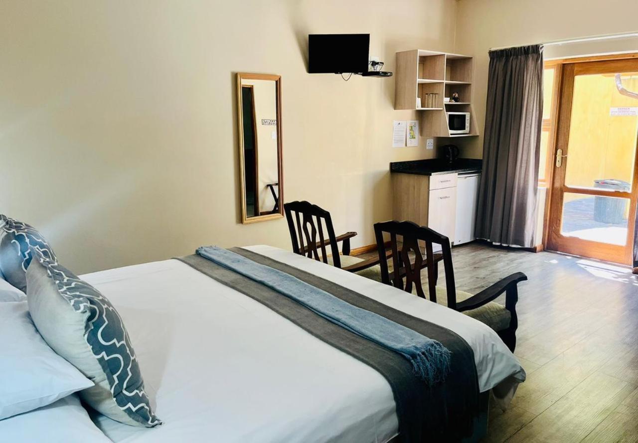 17 On Bird Guest House Beaufort West Esterno foto