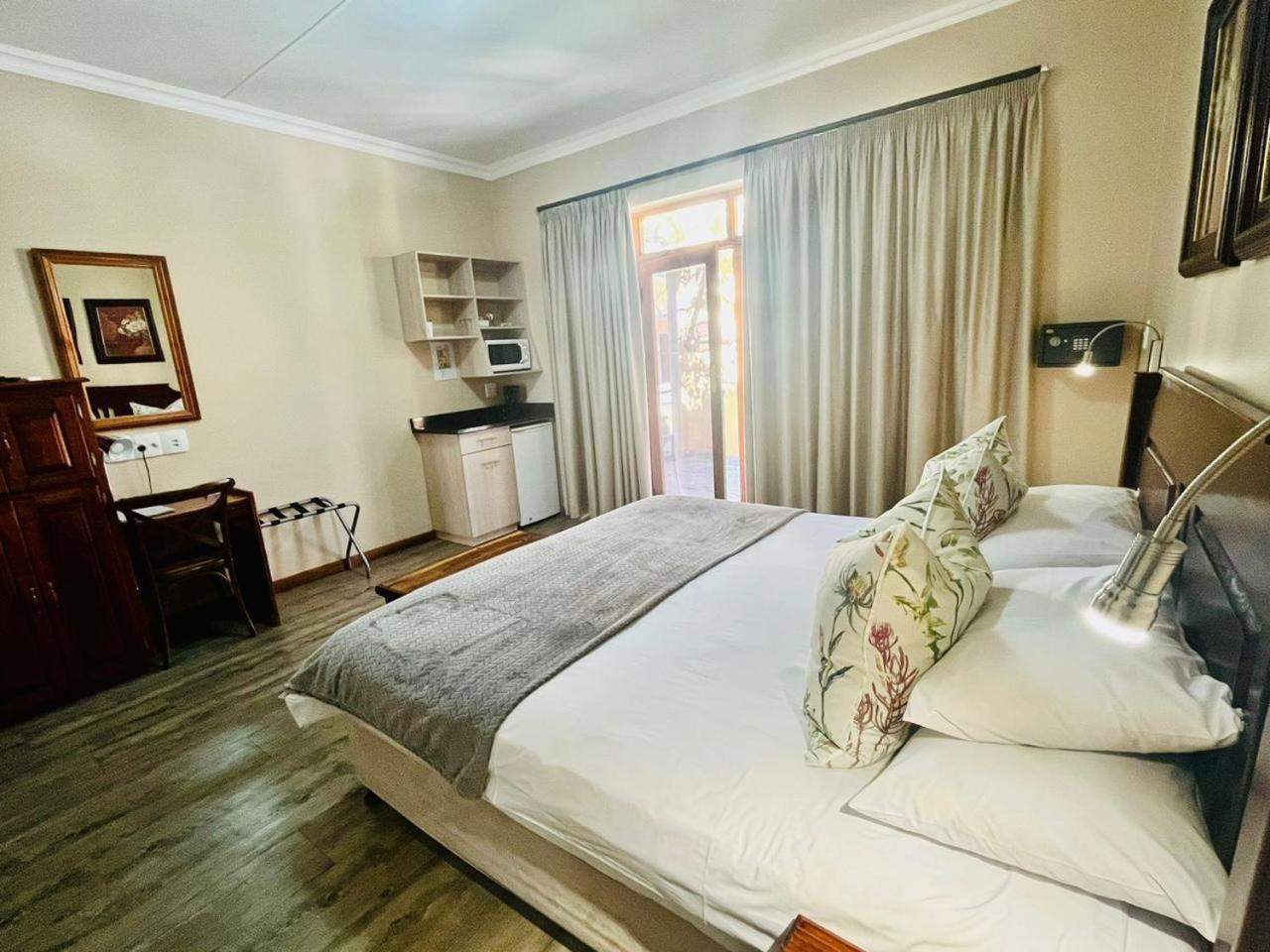17 On Bird Guest House Beaufort West Esterno foto