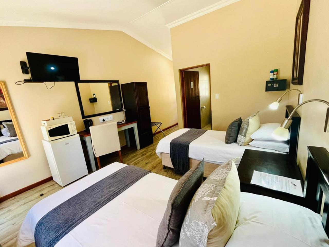 17 On Bird Guest House Beaufort West Esterno foto